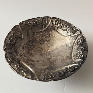 Vintage Davco Silver Ltd. Silver  Shell Trinket Dish With Floral Designs